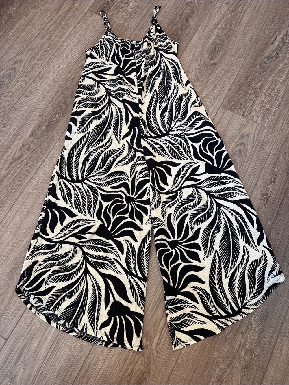 Z Supply Black & Cream Leaf-Print Wide Leg Jumpsuit - Picture 4 of 4